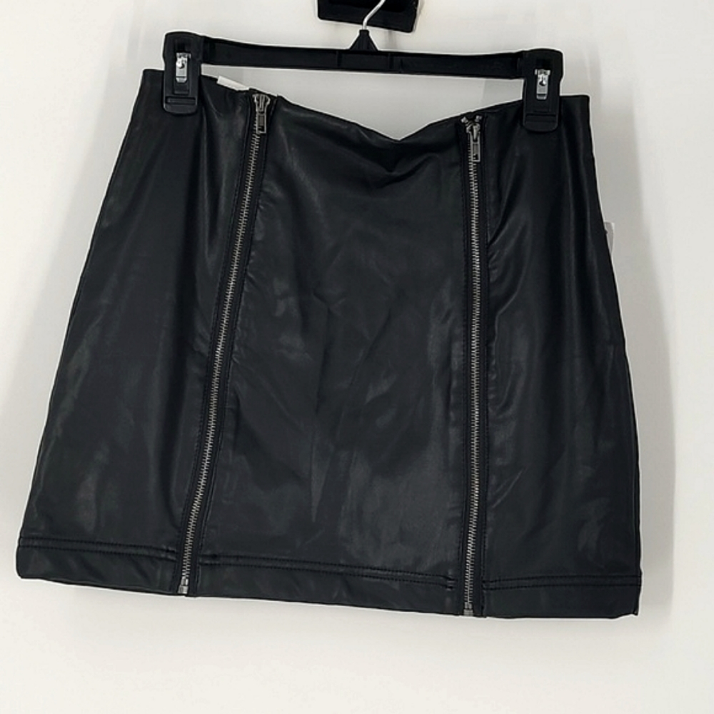 NWTS Hippie Rose black Faux Leather Zipper Retro Mini Skirt, Size M Jr.